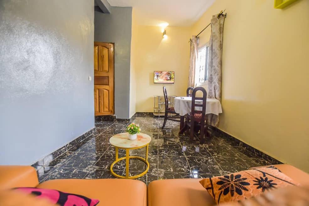 Appartements Neuf De Haut Standing Dm & Ng A Bafoussam Exterior photo